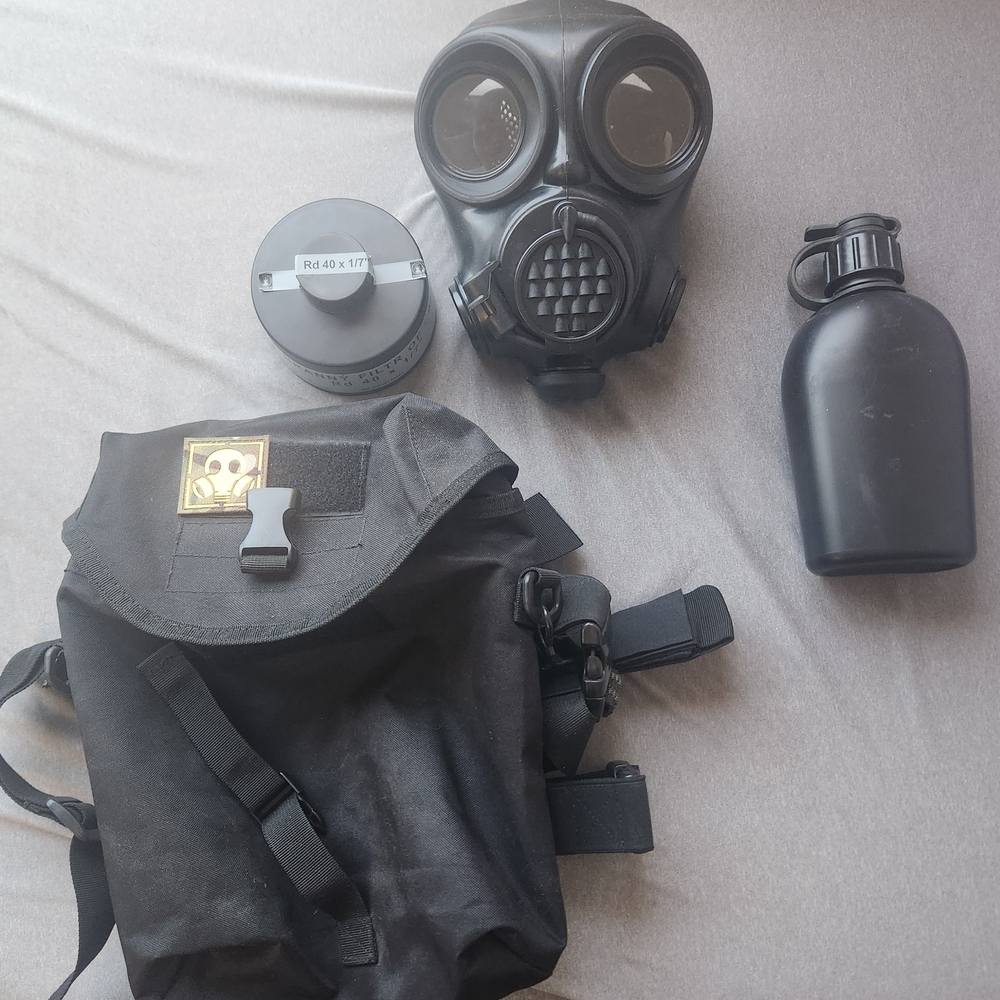 Gas Mask And Accessories Pack